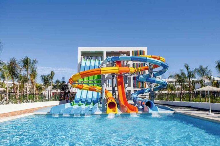 HOTEL RIU REPUBLICA piscina con toboganes