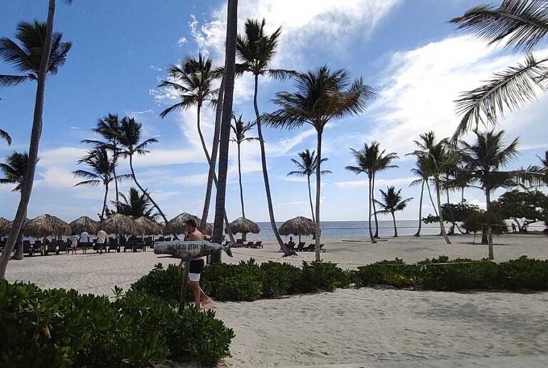 Hotel-Serenade-Punta-Cana-acceso-directo-a-la-playa