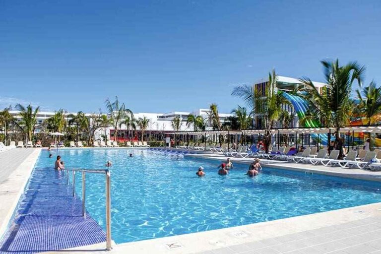 HOTEL RIU REPUBLICA piscina
