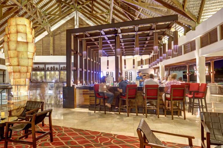 Hotel Royalton Punta cana lobby bar