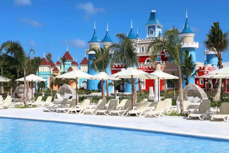 HOTEL-BAHIA-PRINCIPE-piscina
