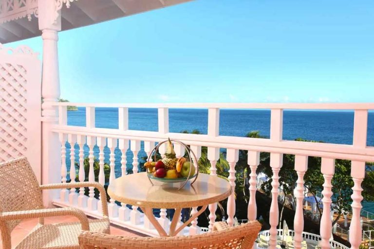 Hotel-Bahia-Principe-Luxury-Balcon-con-vista-al-mar