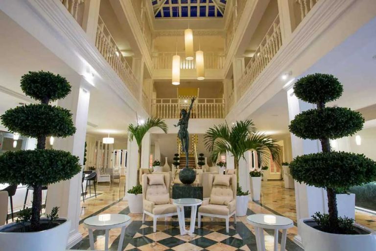 Hotel-Bahia-Principe-Luxury-Lobby