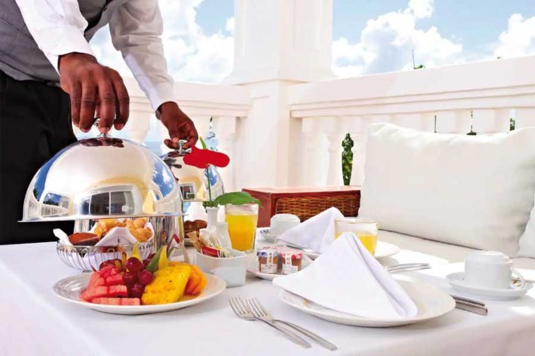 Hotel-Bahia-Principe-Luxury-Servicio-a-la-habitaciòn