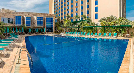Hotel-Resorts-Intercontinental-Maracaibo-piscina