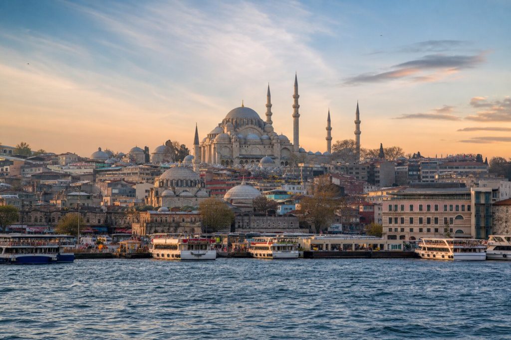 Estrecho del Bósforo y mezquitas históricas de Estambul, Turquía