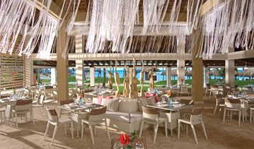 Breathless Punta Cana Resort & Spa Restaurante con ambiente de playa